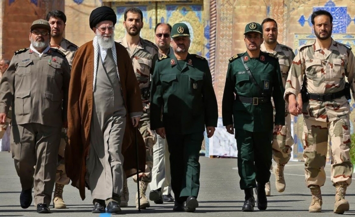 İran'ı İçeriden mi Çökertmek Gerekli, Yoksa...?